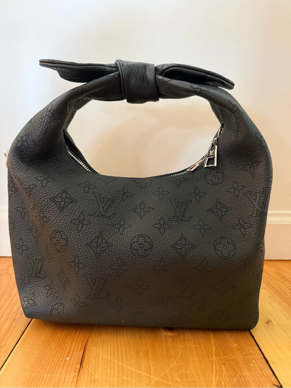Louis Vuitton Why Knot PM Mahina Noir - Picture 2 of 16
